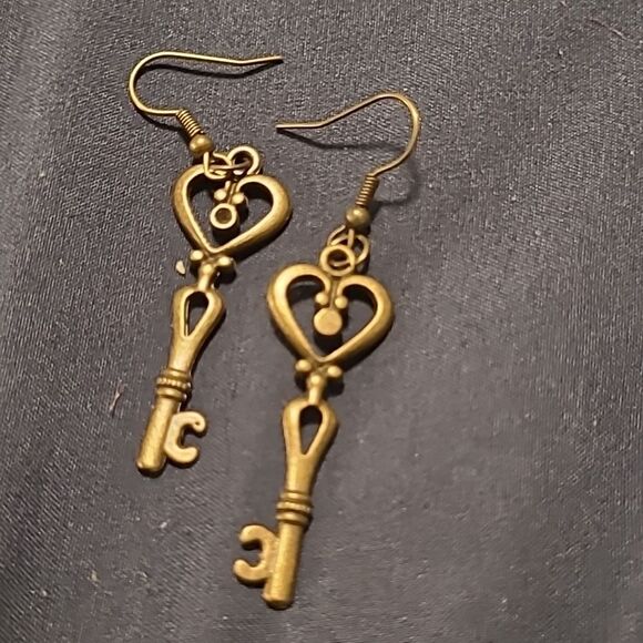 Key to my heart ❤️ Earrings - Picture 1 of 1